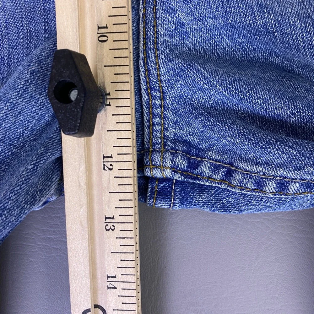 Wrangler Jeans Relaxed Fit‎ Men's Size 42x30 Straight Leg Blue Medium Wash